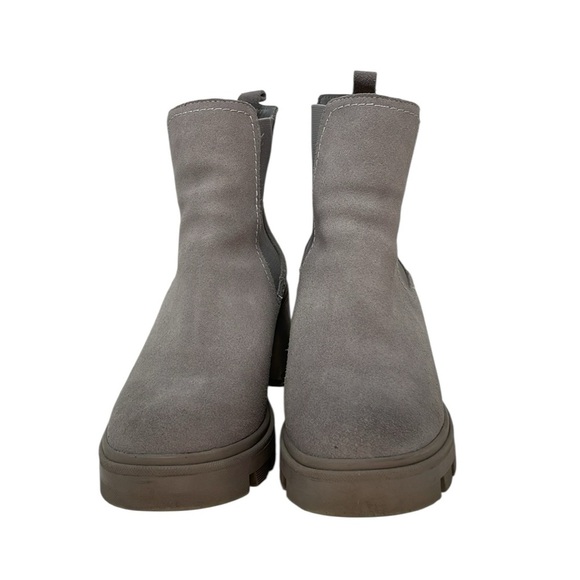 SPLENDID Ankle Boots Lug Sole Booties Grey Suede Leather Chelsea Heels Size 8.5 - Picture 2 of 12